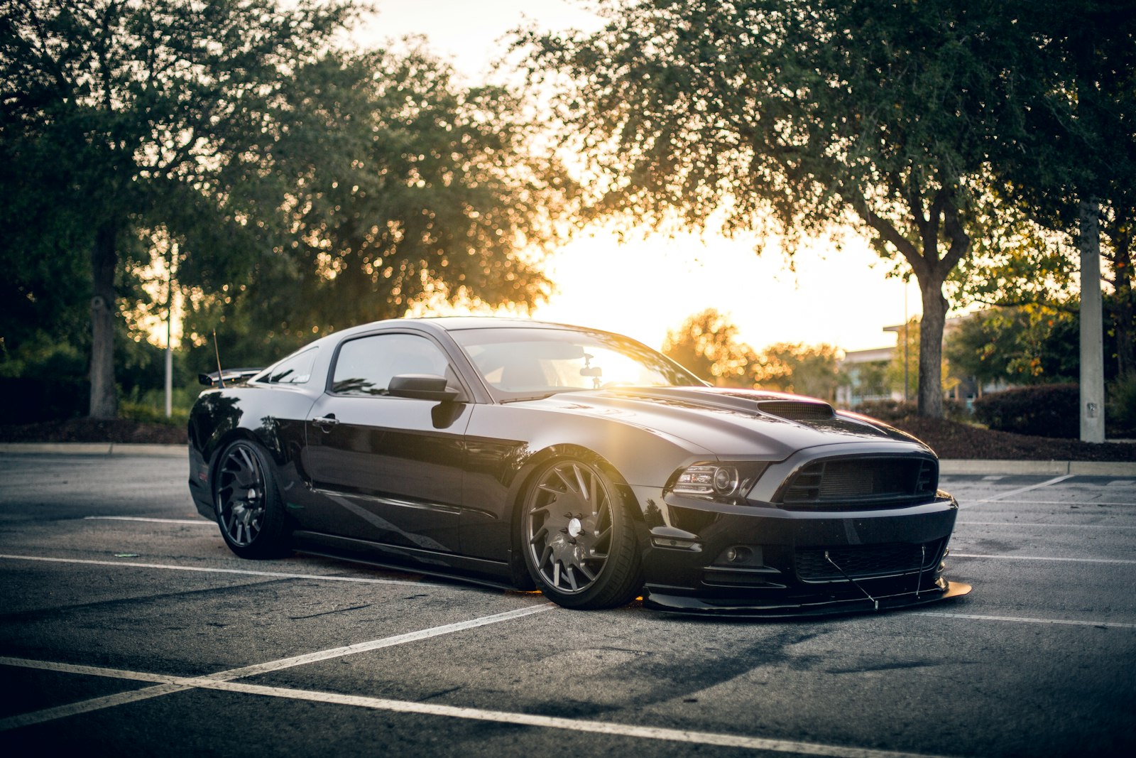 Musta Ford Mustang